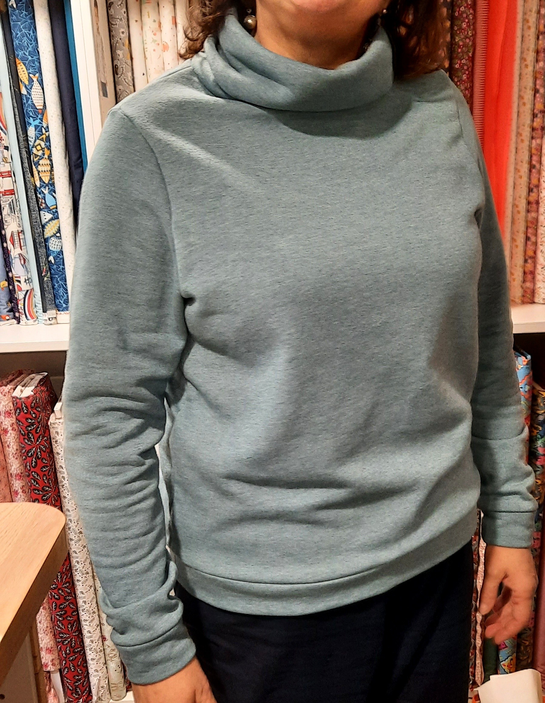 Pull confectionné par Sylvie (tissu sweat de la boutique)