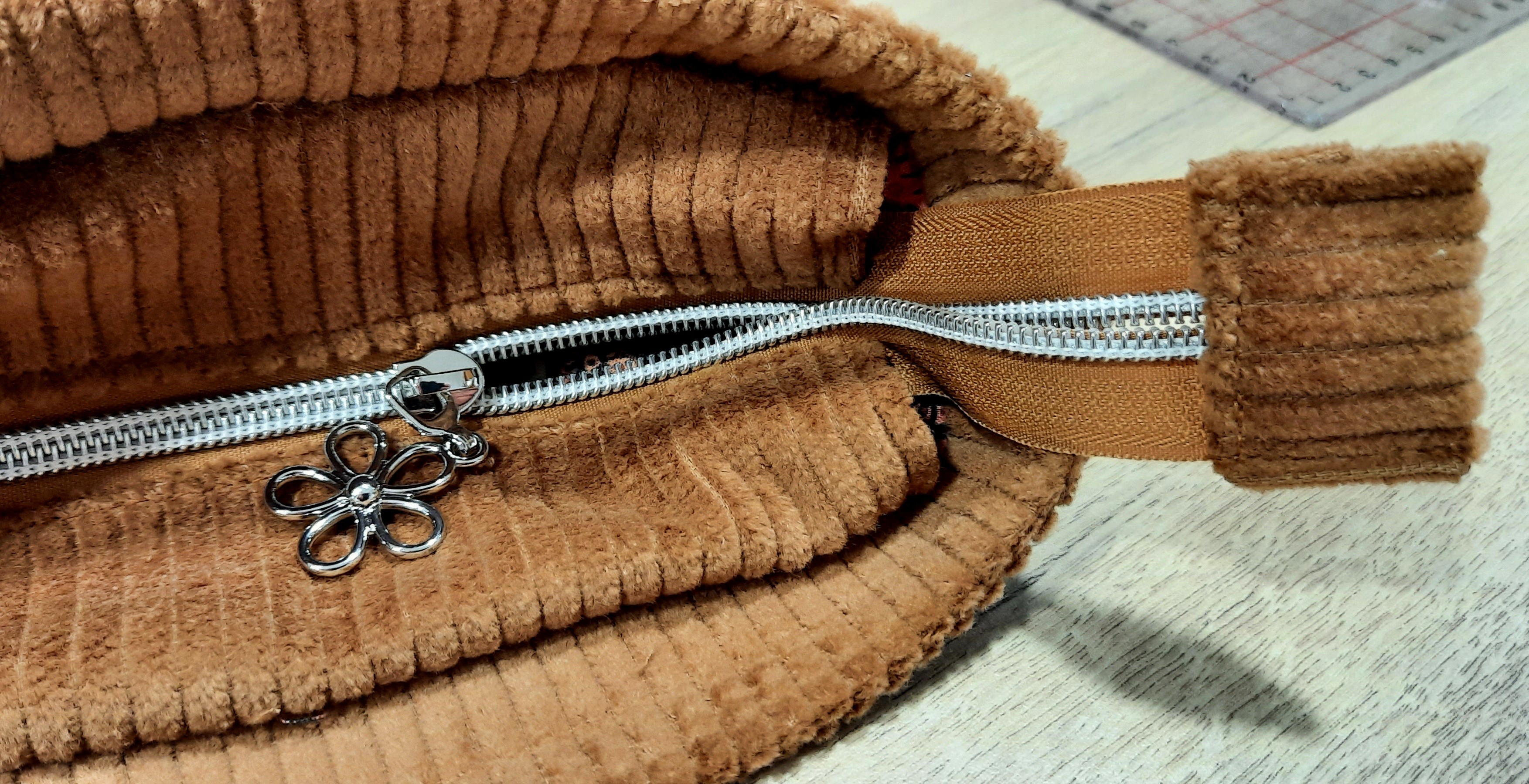 Sac velours cognac de la boutique