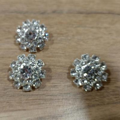 Bouton blanc bijoux fleur
