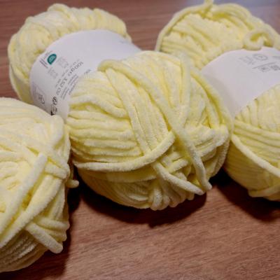Chenille jaune clair