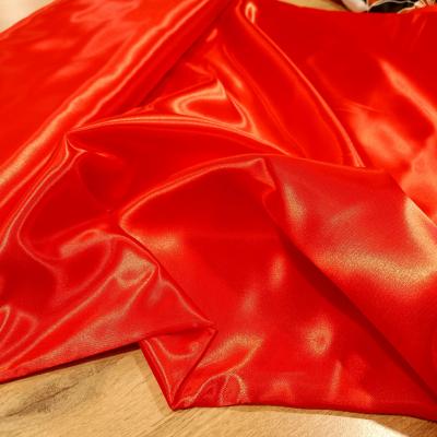 N satin doublure rouge