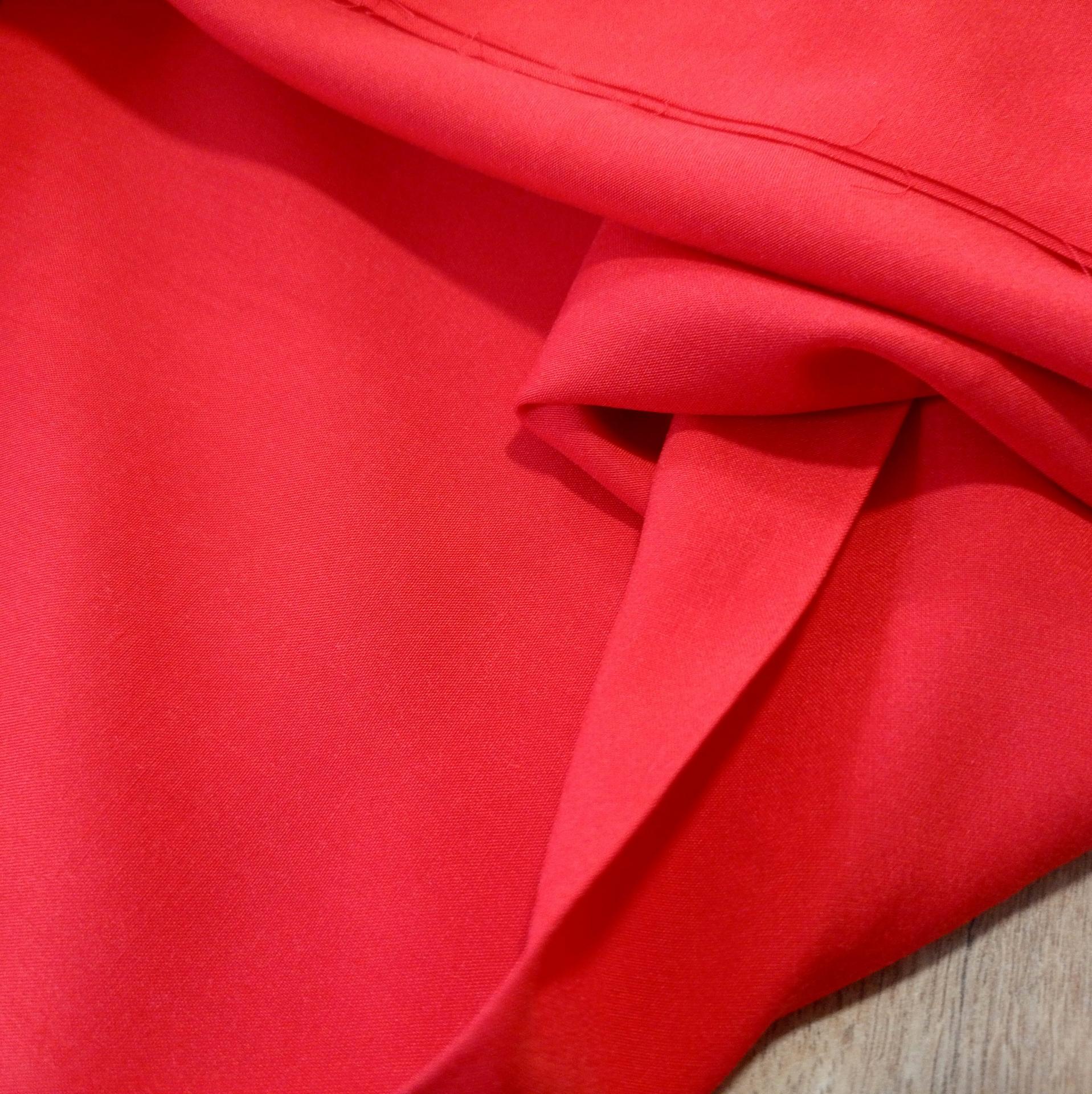 V viscose rouge