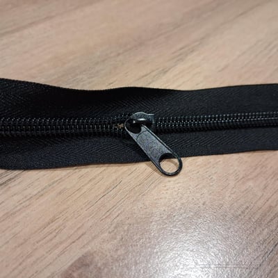 Zip noir 1